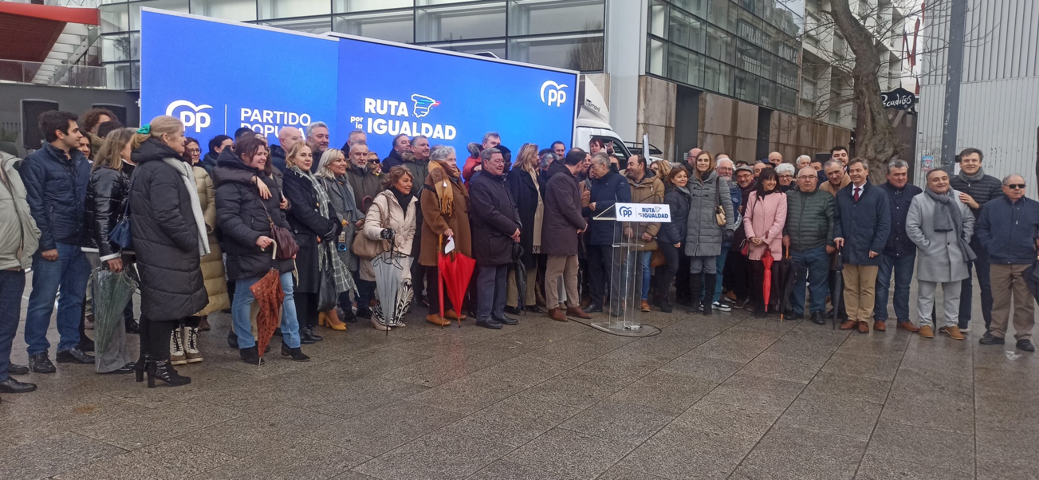 Borja Suárez, Paloma Martín y María González PP